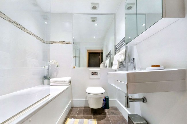 First Floor Flat, 5 Clayland's Place, London, SW8 1NL 8