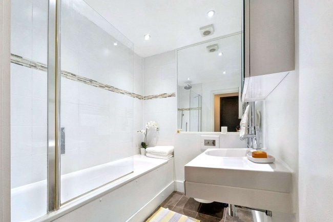 First Floor Flat, 5 Clayland's Place, London, SW8 1NL 8