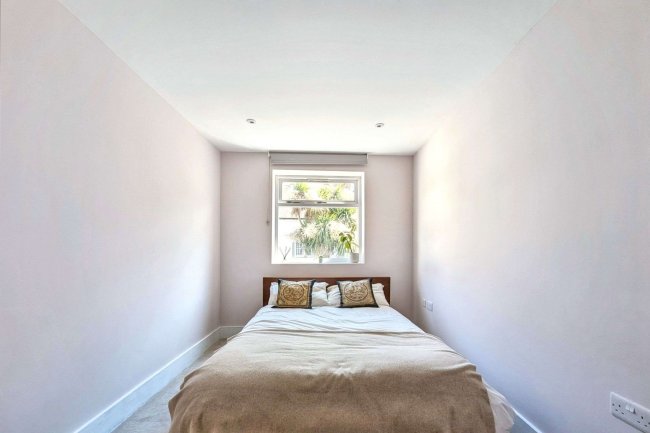 First Floor Flat, 5 Clayland's Place, London, SW8 1NL 8