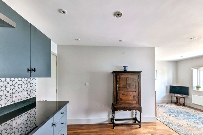 First Floor Flat, 5 Clayland's Place, London, SW8 1NL 8