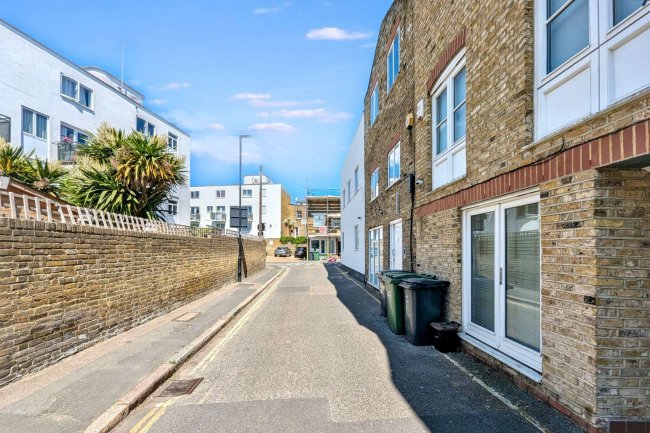 First Floor Flat, 5 Clayland's Place, London, SW8 1NL 8