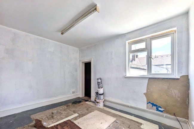 25 Swete Street, Plaistow, London, E13 0BU 4