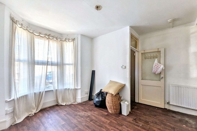 25 Swete Street, Plaistow, London, E13 0BU 4