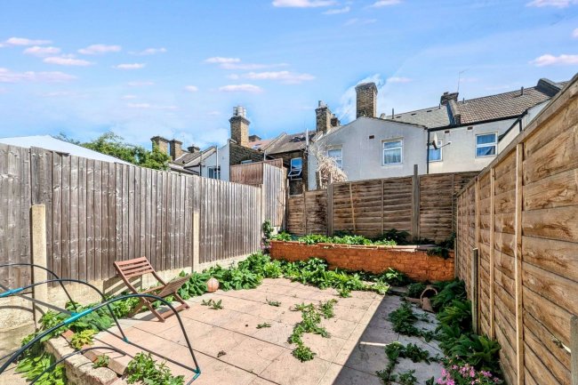 25 Swete Street, Plaistow, London, E13 0BU 4