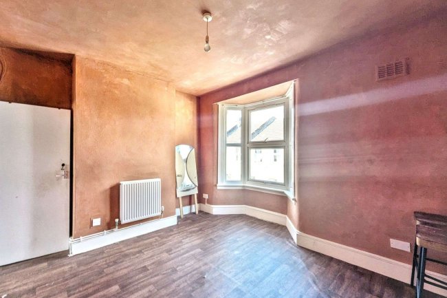 25 Swete Street, Plaistow, London, E13 0BU 4