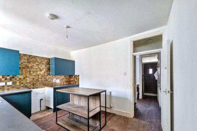 25 Swete Street, Plaistow, London, E13 0BU 4