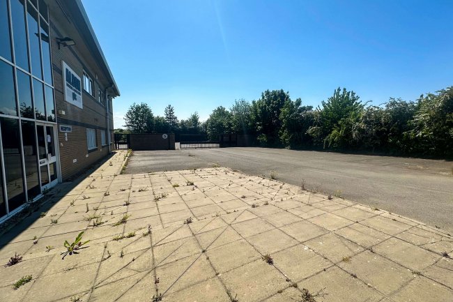 1 & 2 Rochehall Way, Purdeys Industrial Estate, Rochford, Essex, SS4 1JU 1