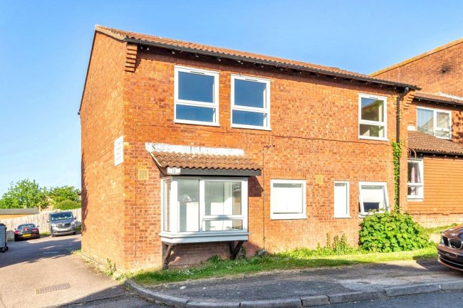 51 Plaiters Way, Bidwell, Dunstable, Bedfordshire, LU5 6JZ 1