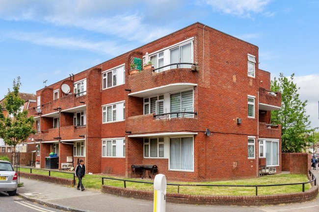 Flat F, 74 Darenth Road, Stamford Hill, London, N16 6ED 8