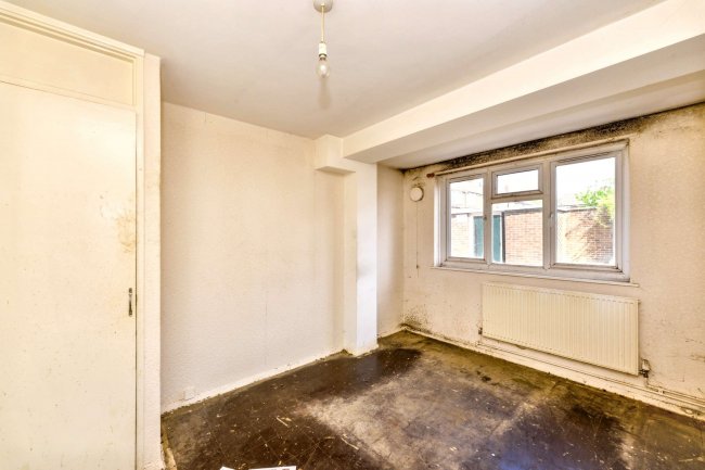 4 Wood Green Way, Cheshunt, Waltham Cross EN8 8SY 2