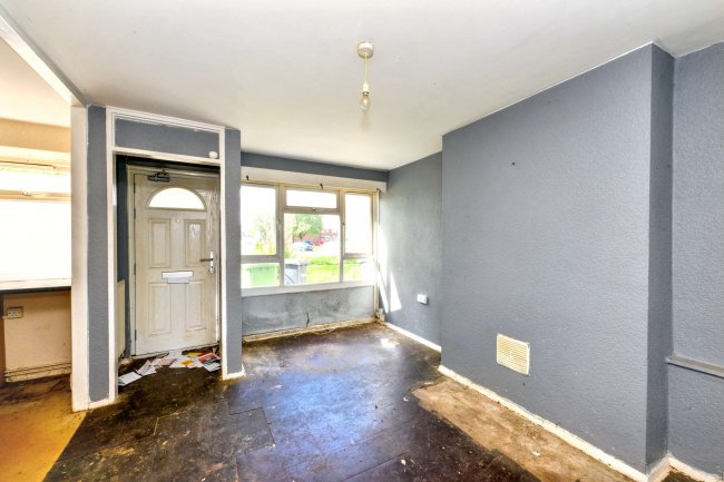 4 Wood Green Way, Cheshunt, Waltham Cross EN8 8SY 2