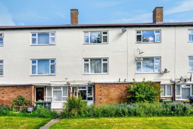 4 Wood Green Way, Cheshunt, Waltham Cross EN8 8SY 2