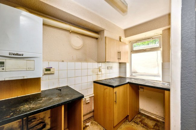 4 Wood Green Way, Cheshunt, Waltham Cross EN8 8SY 2