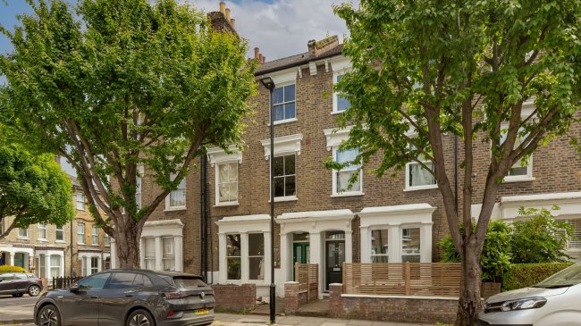 Flat A, 20 Stonenest Street, Finsbury Park, London, N4 3BA 8