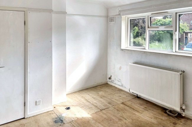 Flat A, 45 Goldings Crescent, Basildon, Essex, SS16 4RX 10