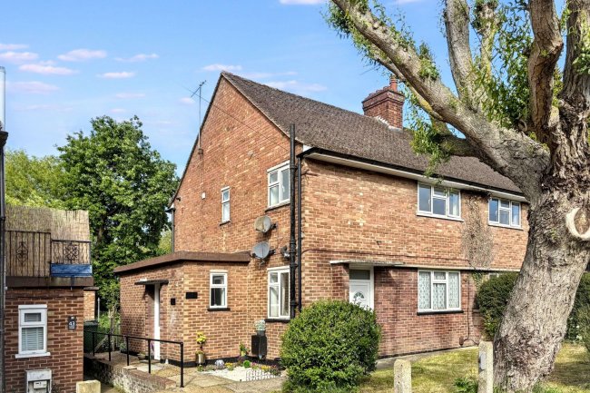 Flat A, 45 Goldings Crescent, Basildon, Essex, SS16 4RX 10