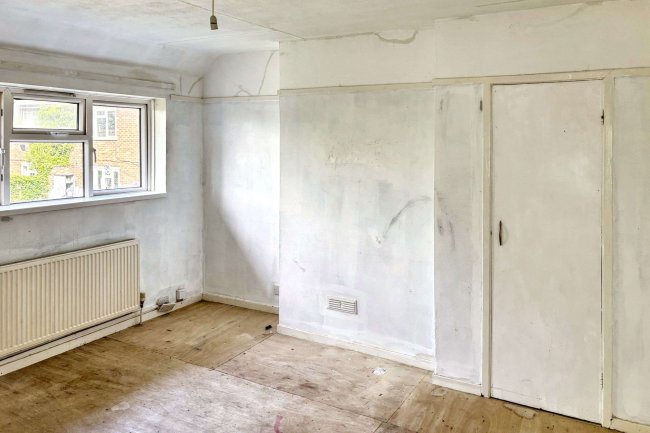 Flat A, 45 Goldings Crescent, Basildon, Essex, SS16 4RX 10