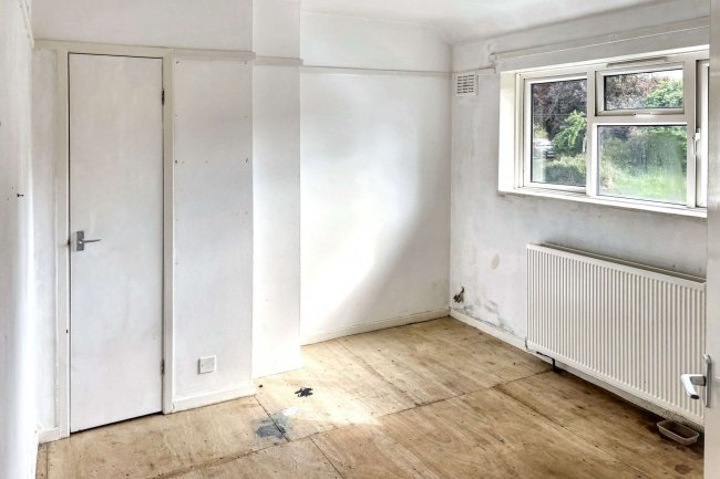 Flat A, 45 Goldings Crescent, Basildon, Essex, SS16 4RX 10