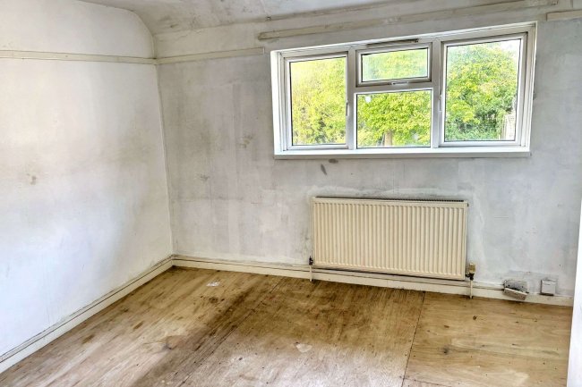 Flat A, 45 Goldings Crescent, Basildon, Essex, SS16 4RX 10