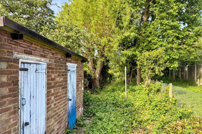 Flat A, 45 Goldings Crescent, Basildon, Essex, SS16 4RX 10