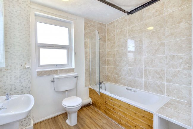 37 Edward Road, Leicester, Leicestershire, LE2 1TF 1