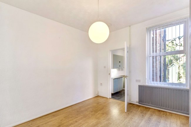 37 Edward Road, Leicester, Leicestershire, LE2 1TF 1