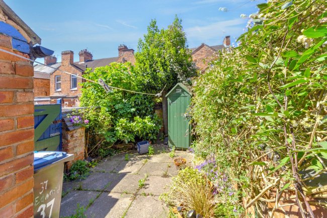 37 Edward Road, Leicester, Leicestershire, LE2 1TF 1
