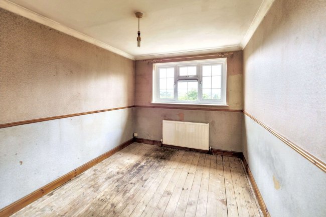 45 Southdale Road, Carlton, Nottingham, NG4 1EU 6