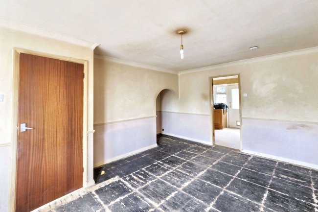 45 Southdale Road, Carlton, Nottingham, NG4 1EU 6