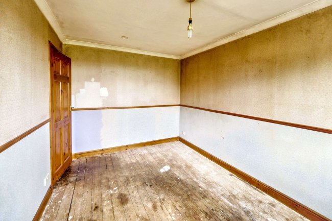 45 Southdale Road, Carlton, Nottingham, NG4 1EU 6