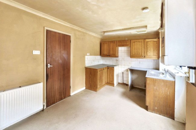 45 Southdale Road, Carlton, Nottingham, NG4 1EU 6