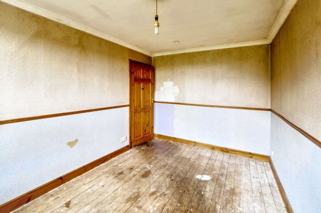 45 Southdale Road, Carlton, Nottingham, NG4 1EU 6