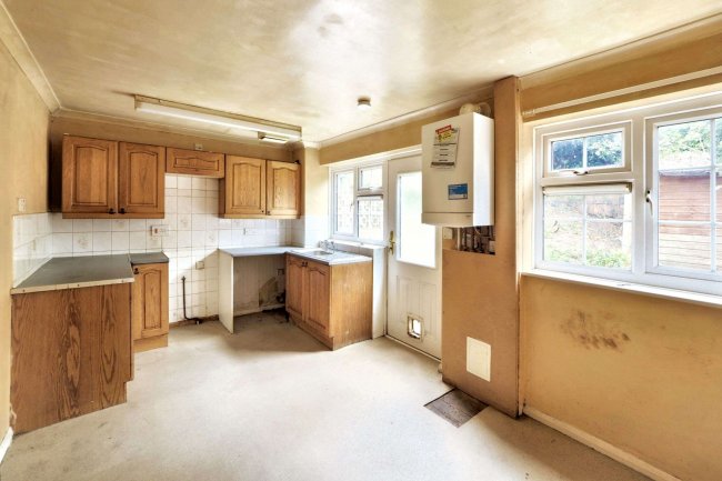 45 Southdale Road, Carlton, Nottingham, NG4 1EU 6