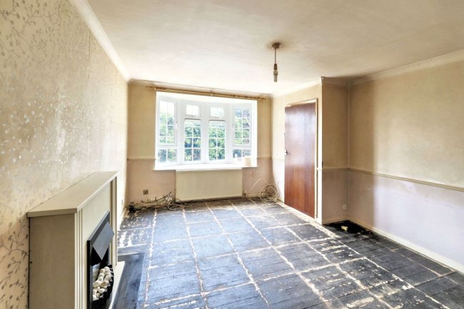 45 Southdale Road, Carlton, Nottingham, NG4 1EU 6