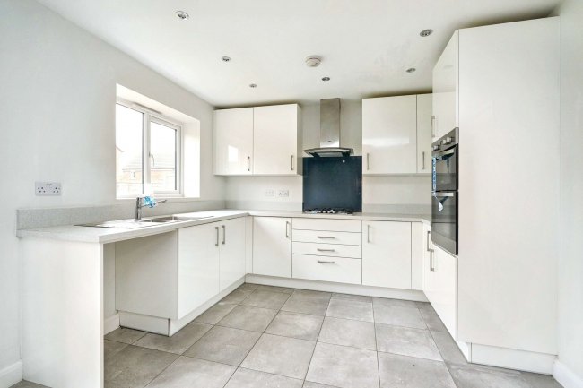 18 Windsor Way, Measham, Swadlincote, Derbyshire DE12 7NJ 9