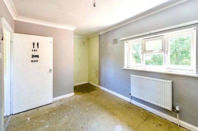 9 Nugent Close, Dunsfold, Godalming, Surrey, GU8 4NW 1