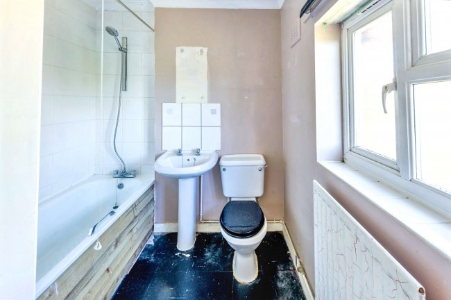 9 Nugent Close, Dunsfold, Godalming, Surrey, GU8 4NW 1