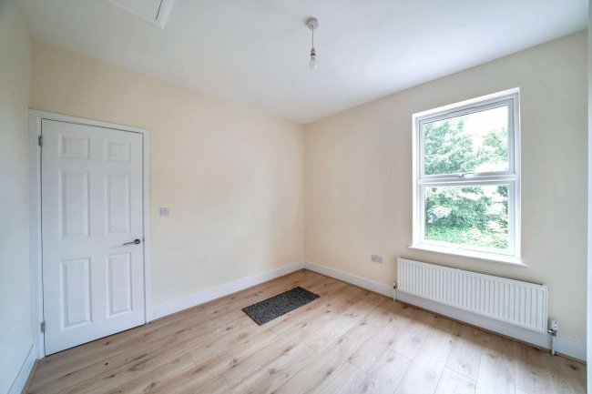 7 Daniel Close, Edmonton, London, N18 2NR 3