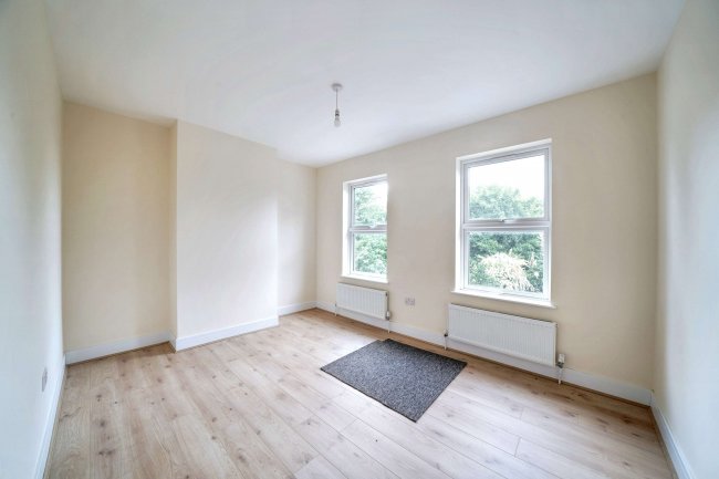 7 Daniel Close, Edmonton, London, N18 2NR 3