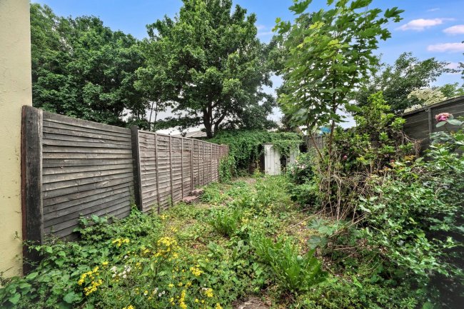 7 Daniel Close, Edmonton, London, N18 2NR 3