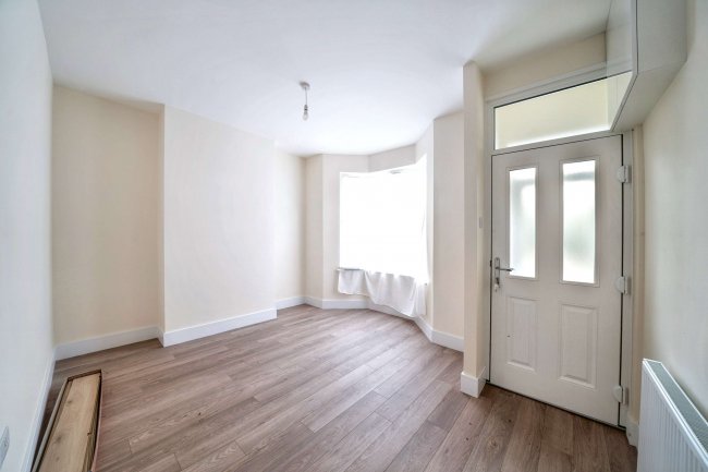 7 Daniel Close, Edmonton, London, N18 2NR 3