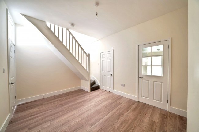 7 Daniel Close, Edmonton, London, N18 2NR 3