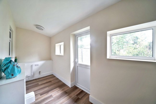 7 Daniel Close, Edmonton, London, N18 2NR 3