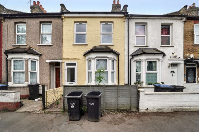 7 Daniel Close, Edmonton, London, N18 2NR 3