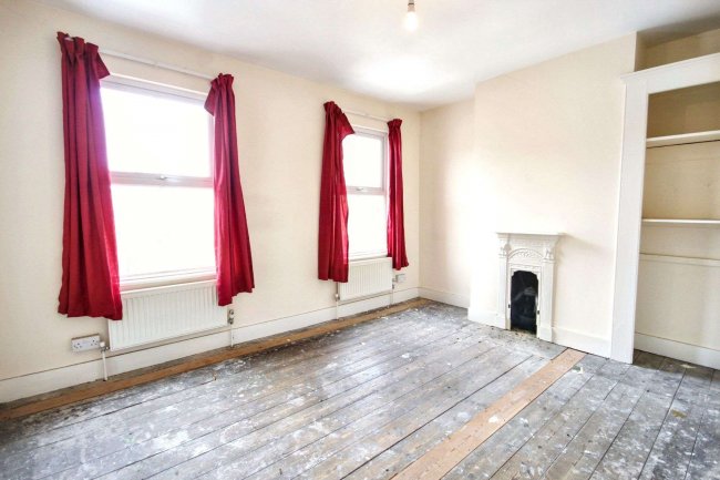 10 Elfrida Road, Watford, WD18 0AT 4