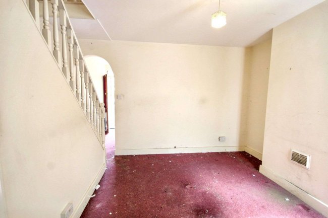 10 Elfrida Road, Watford, WD18 0AT 4