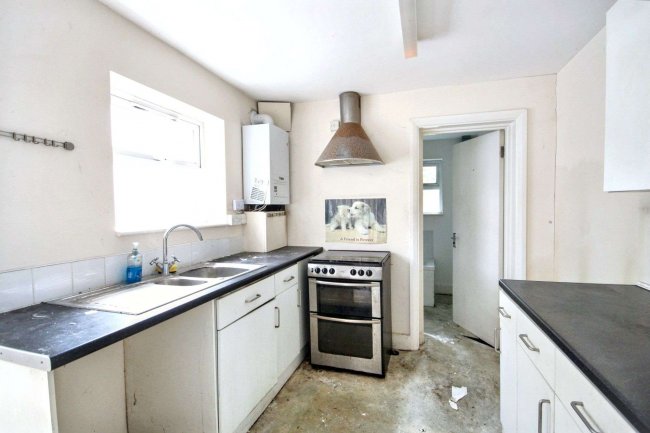 10 Elfrida Road, Watford, WD18 0AT 4