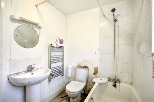 10 Elfrida Road, Watford, WD18 0AT 4