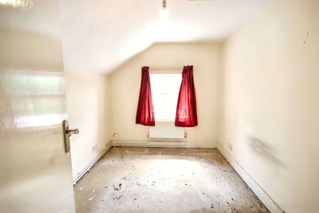 10 Elfrida Road, Watford, WD18 0AT 4