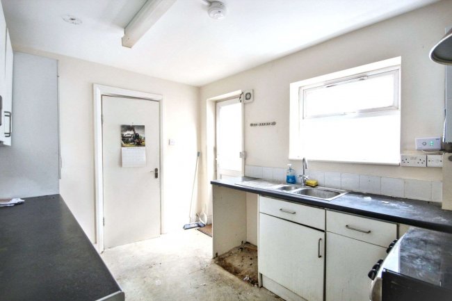 10 Elfrida Road, Watford, WD18 0AT 4